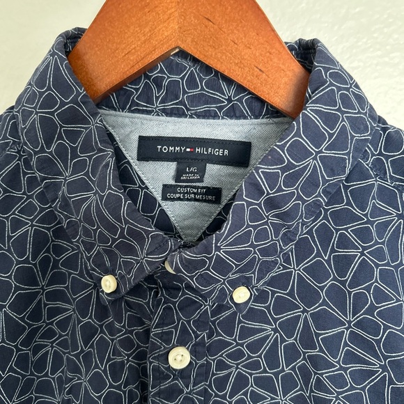 Tommy Hilfiger Men’s 100% Cotton Navy Geometric Shirt | Modern Fit Casual Style - Picture 8 of 10